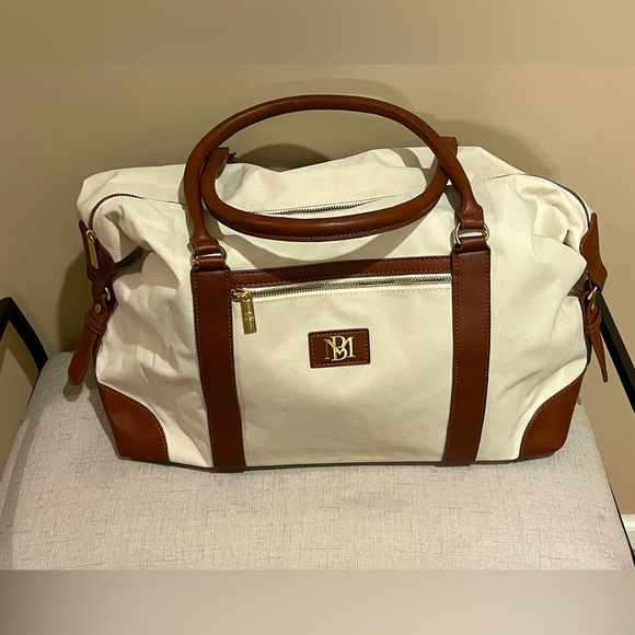 NWOT Badgley Mischka Barbara Tote Weekender Travel Bag White Canvas/Tan Leather - Picture 1 of 14